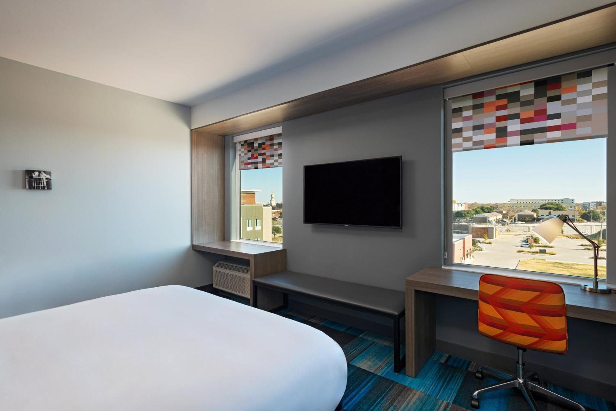 Hotel Aloft Waco Downtown Extérieur photo